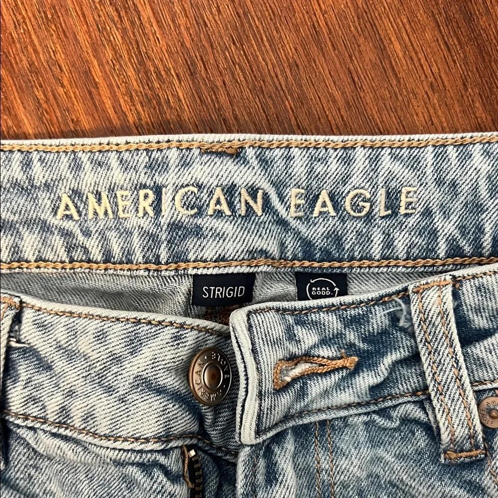 American Eagle Women’s Ultra-Distressed Strigid Mom Jeans - Picture 3 of 5